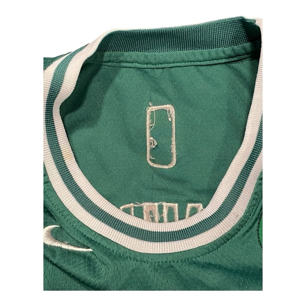 Kyrie Irving Boston Celtics Swingman Nike Green NBA Basketball Jersey (50/SMALL)